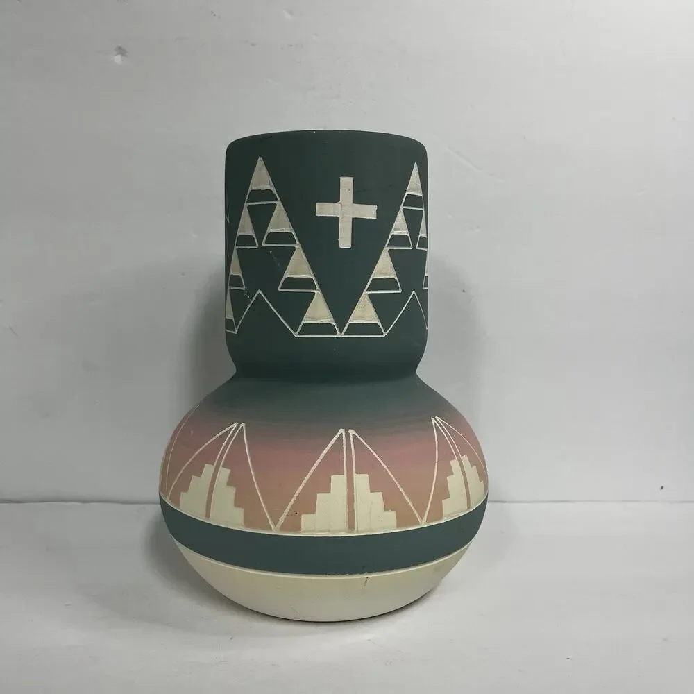 sioux pottery vase signed high‎ elk 9 inches blue pink white